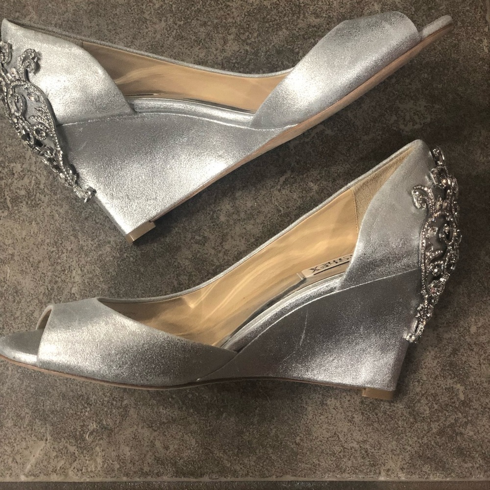 NWT Badgley Mischka silver studded wedge heels